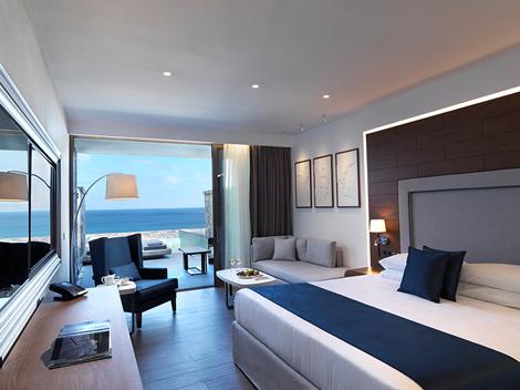 Juniorsvit privat pool havsutsikt